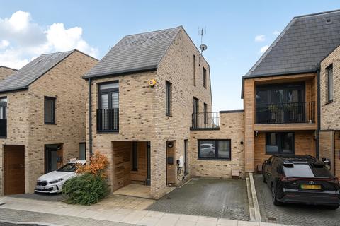 3 bedroom terraced house for sale, Helios Way, Barnet