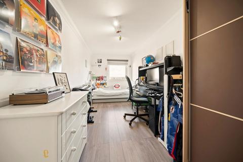 2 bedroom flat for sale, The Broadway, London SW19
