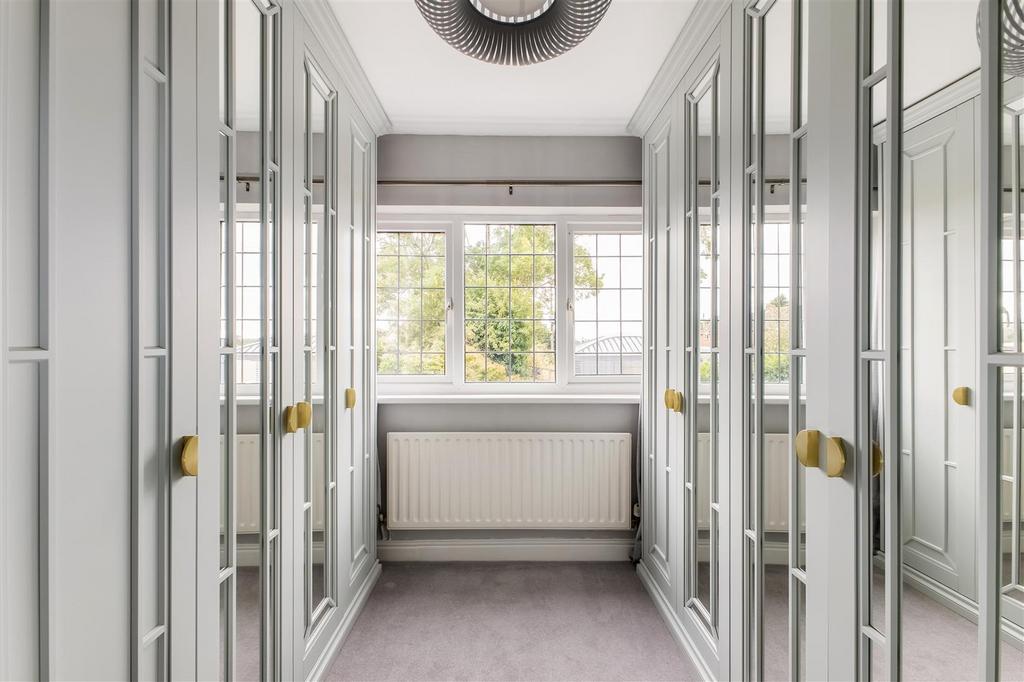 Bedroom/dressing room