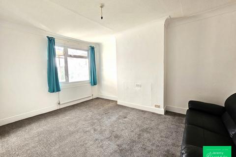 2 bedroom flat to rent, East End Road, East Finchley, N2