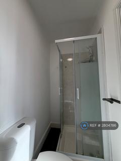 Studio to rent, Finchley Road, London, NW3