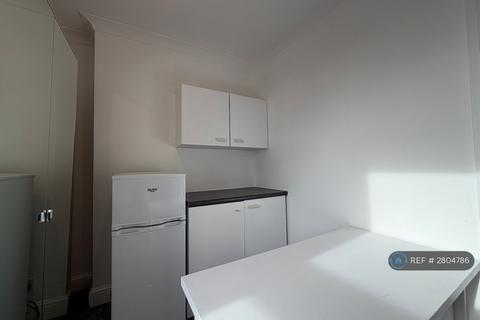 Studio to rent, Finchley Road, London, NW3