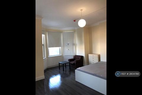 1 bedroom in a house share to rent, London, London, N8