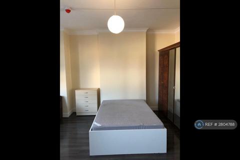 1 bedroom in a house share to rent, London, London, N8
