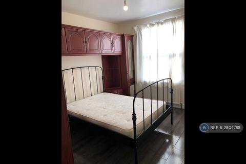 1 bedroom in a house share to rent, London, London, N8