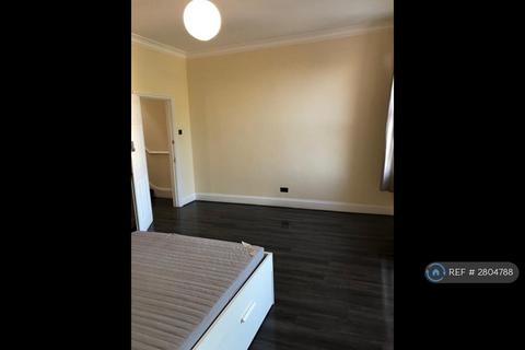 1 bedroom in a house share to rent, London, London, N8