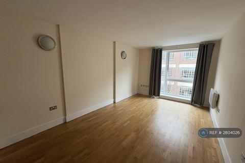 1 bedroom flat to rent, Grove Court, London, SE15