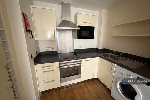 1 bedroom flat to rent, Grove Court, London, SE15