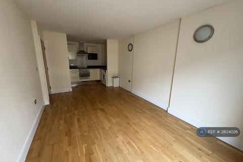 1 bedroom flat to rent, Grove Court, London, SE15