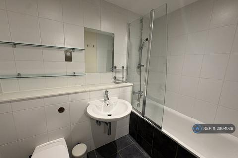 1 bedroom flat to rent, Grove Court, London, SE15