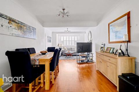 3 bedroom end of terrace house for sale, Selan Gardens, Hayes