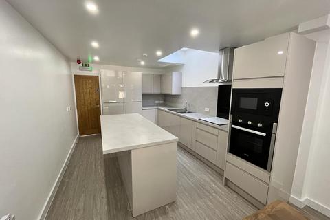 5 bedroom semi-detached house to rent, 169 Dawlish Road, Selly Oak, Birmingham