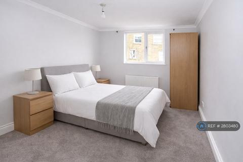 3 bedroom flat to rent, Geraldine Road, London, SW18