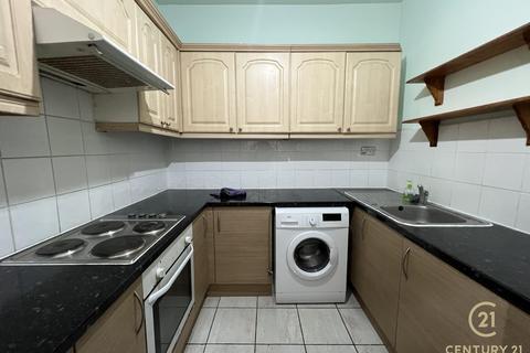 2 bedroom flat to rent, St. Johns Road, Isleworth TW7