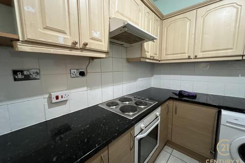2 bedroom flat to rent, St. Johns Road, Isleworth TW7