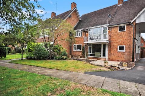 2 bedroom flat to rent, Bridge End, Warwick