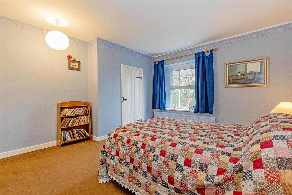 Bedroom 1-2.jpg