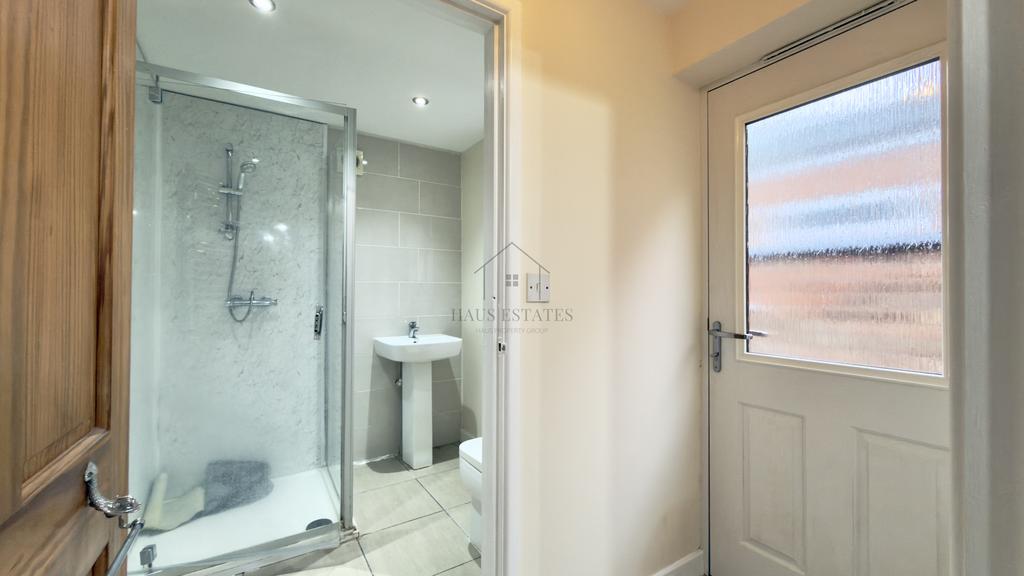 Bathroom (Ground Floor)