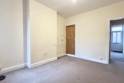 3 bedroom terraced house to rent, Danvers Road, Leicester, Leicestershire, LE3 2AD