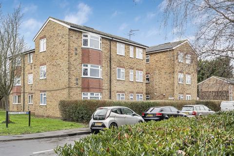 3 bedroom apartment for sale, Cowper Close, Surrey KT16