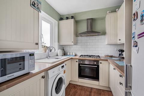 3 bedroom apartment for sale, Cowper Close, Surrey KT16