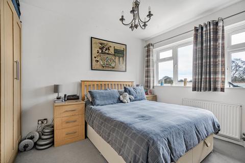 3 bedroom apartment for sale, Cowper Close, Surrey KT16