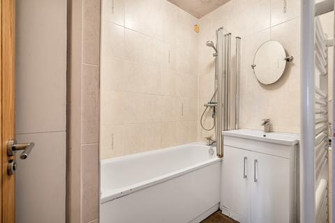 3 bedroom apartment for sale, Cowper Close, Surrey KT16