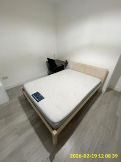2 bedroom flat to rent, High Street, Acton, London