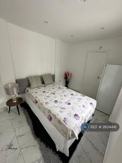 Studio to rent, St. Albans Road, Watford, WD25