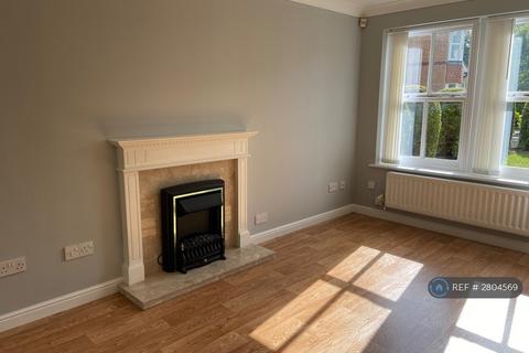 3 bedroom detached house to rent, Gillercomb Close, West Bridgford, Nottingham, NG2