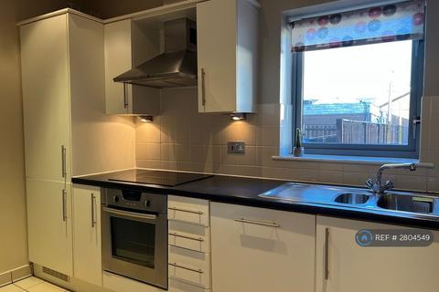 2 bedroom flat to rent, Tudor Court, Egham, TW20