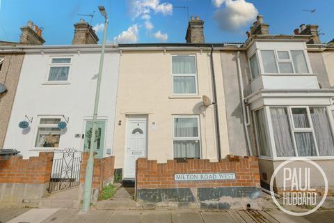 2 bedroom terraced house to rent, Milton Road West, Lowestoft, NR32