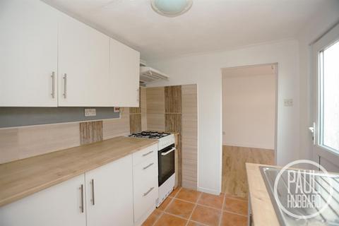 2 bedroom terraced house to rent, Milton Road West, Lowestoft, NR32