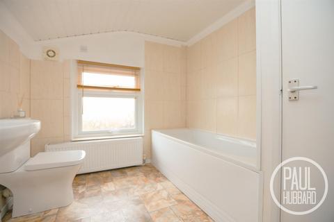 2 bedroom terraced house to rent, Milton Road West, Lowestoft, NR32