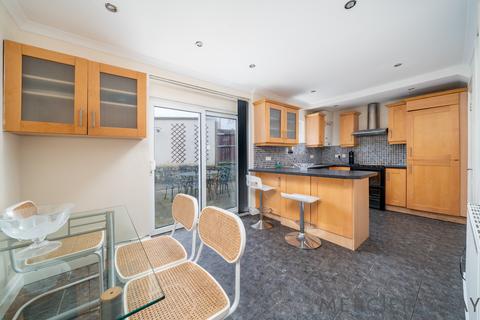 6 bedroom house for sale, Bearing Way, London IG7