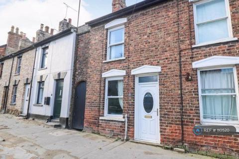 2 bedroom terraced house to rent, Market Place, Brough, HU15