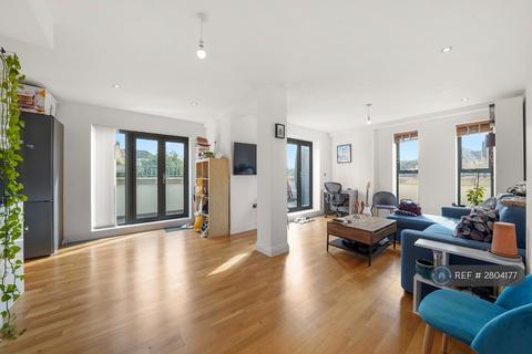 2 bedroom penthouse to rent, Woodseer Street, London, E1