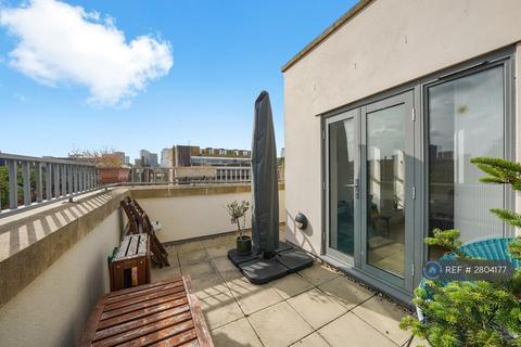2 bedroom penthouse to rent, Woodseer Street, London, E1