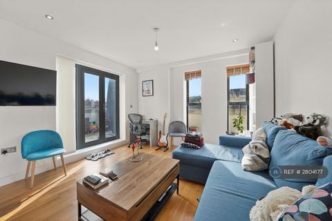 2 bedroom penthouse to rent, Woodseer Street, London, E1