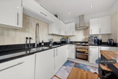 2 bedroom penthouse to rent, Woodseer Street, London, E1