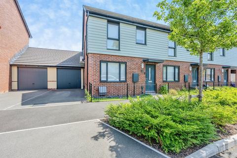 3 bedroom end of terrace house for sale, Bailey Bridge Drive, Chepstow