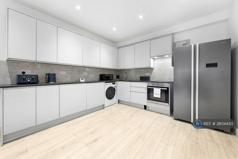 3 bedroom flat to rent, Park Road, London, NW4