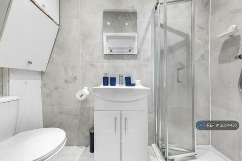 3 bedroom flat to rent, Park Road, London, NW4
