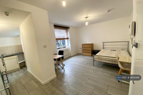 Studio to rent, Royal College Street, London, NW1