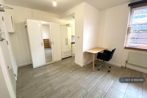 Studio to rent, Royal College Street, London, NW1