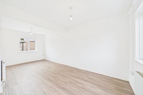 3 bedroom terraced house to rent, Queensway, Thetford, IP24