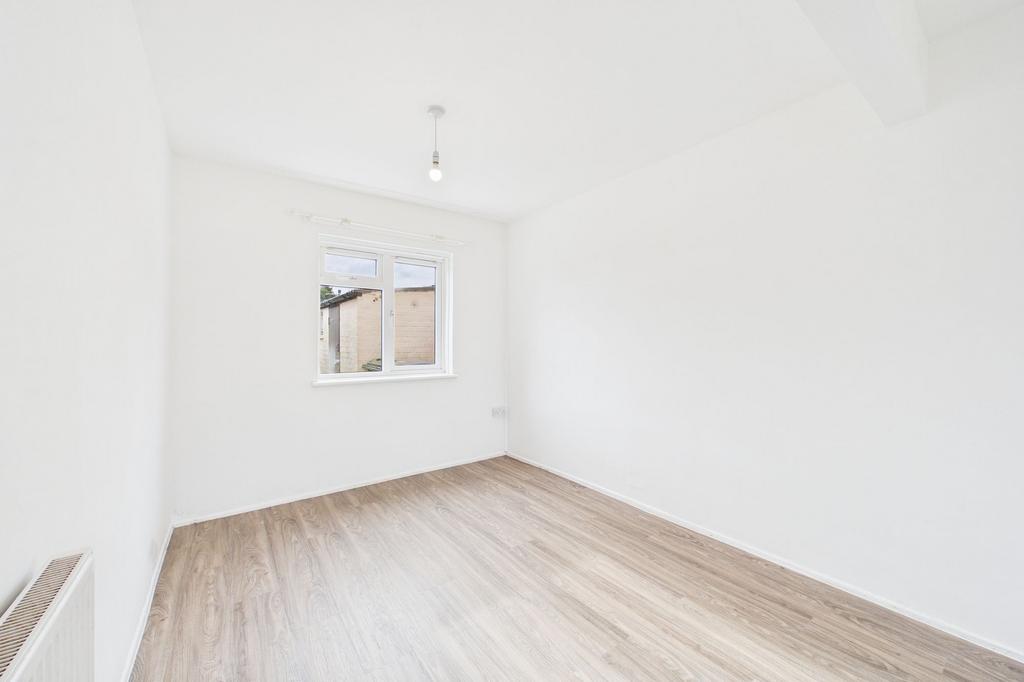 Lounge/Dining Room:
