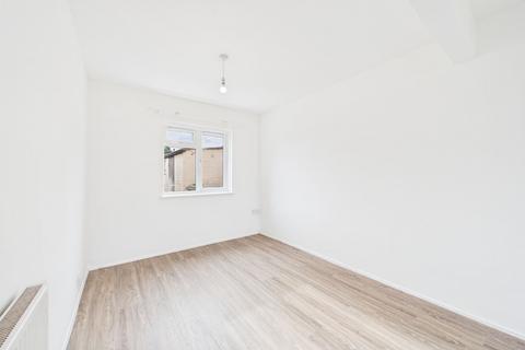 3 bedroom terraced house to rent, Queensway, Thetford, IP24