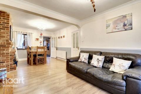 3 bedroom semi-detached house for sale, Park Lane, Hornchurch
