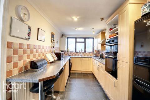 3 bedroom semi-detached house for sale, Park Lane, Hornchurch